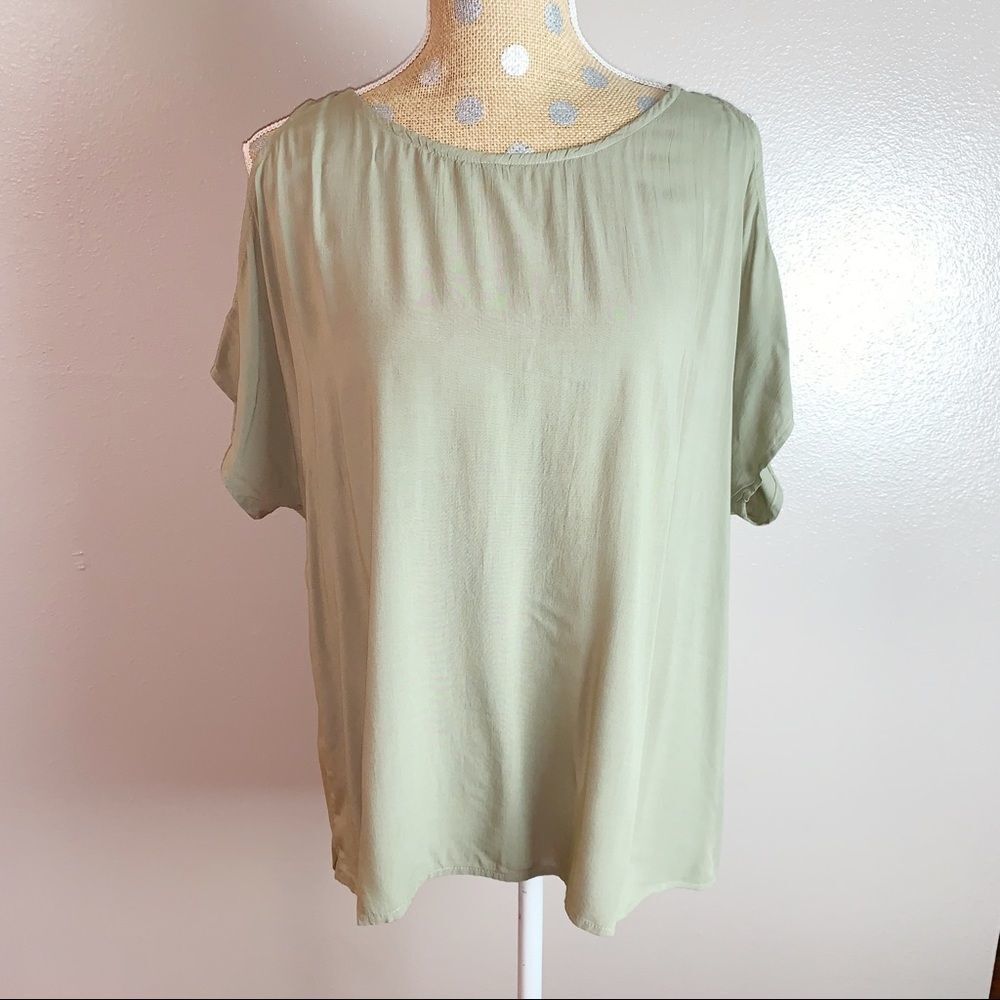 Cloth & Stone Cold Shoulder Olive Green Top